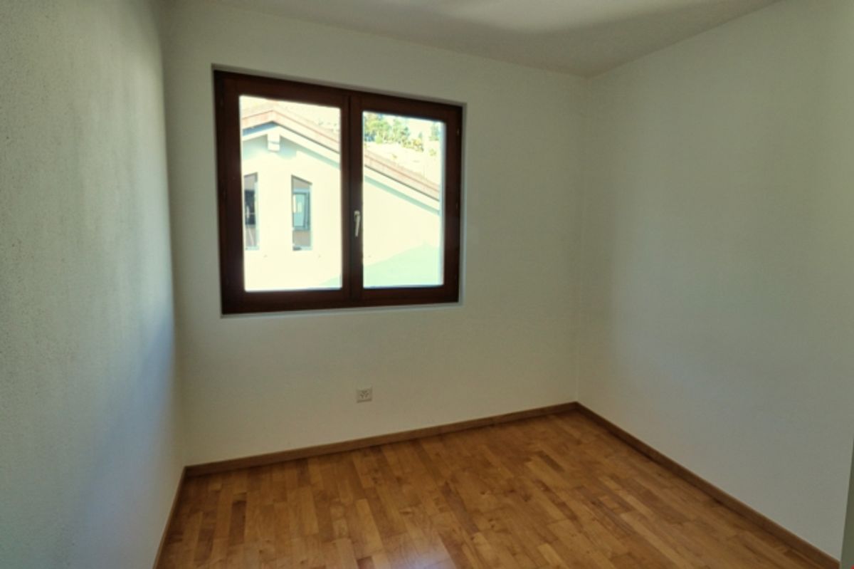ASCONA,
Zu vermieten elegante 3½ Zimmerwohnung mit Cheminee und Charme - 12