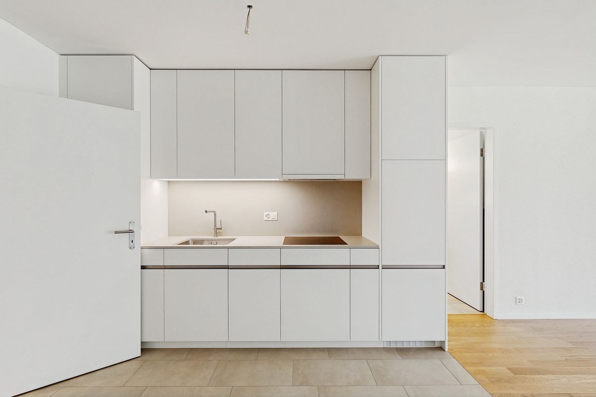 Moderne 2.5-Zimmer-Wohnung mit Mietgarten und Holzterrasse in Zürich-Schwamendingen - 3