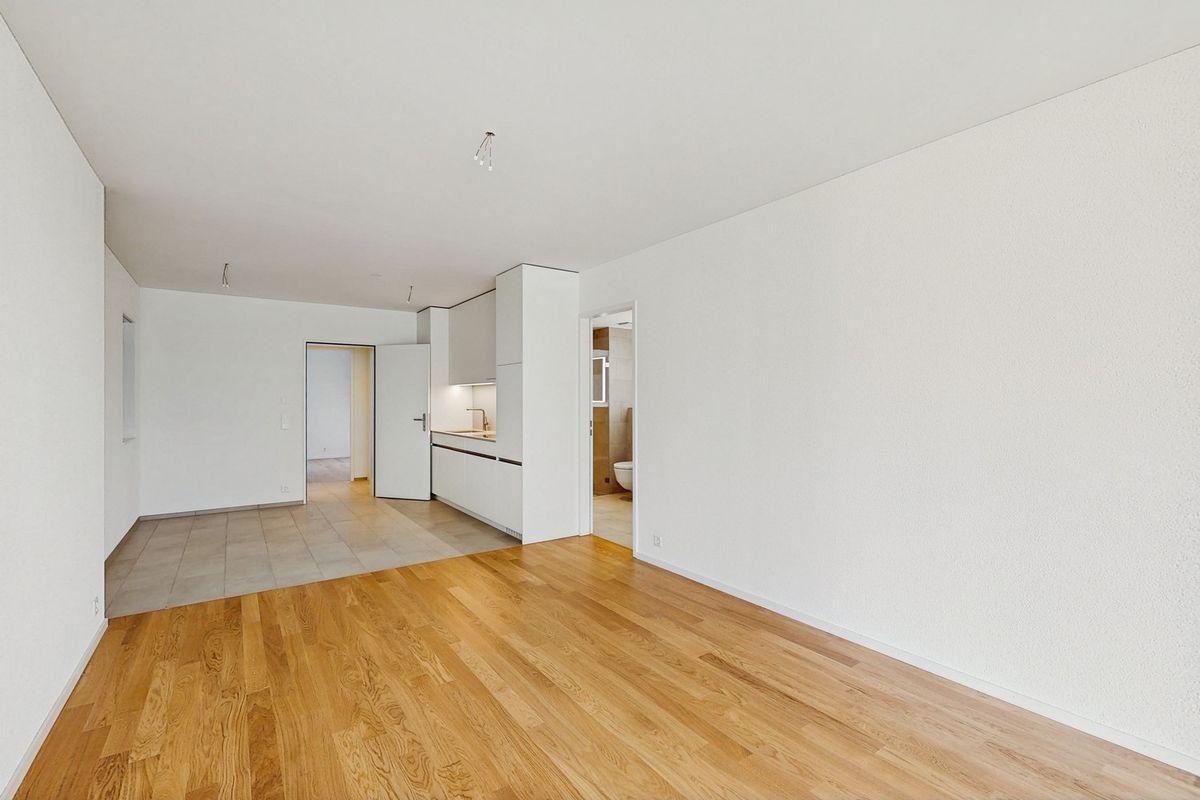 Moderne 2.5-Zimmer-Wohnung mit Mietgarten und Holzterrasse in Zürich-Schwamendingen - 4