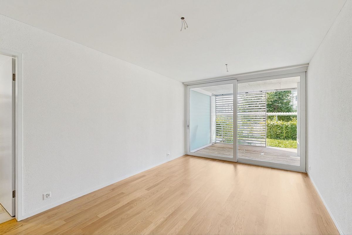 Moderne 2.5-Zimmer-Wohnung mit Mietgarten und Holzterrasse in Zürich-Schwamendingen - 5