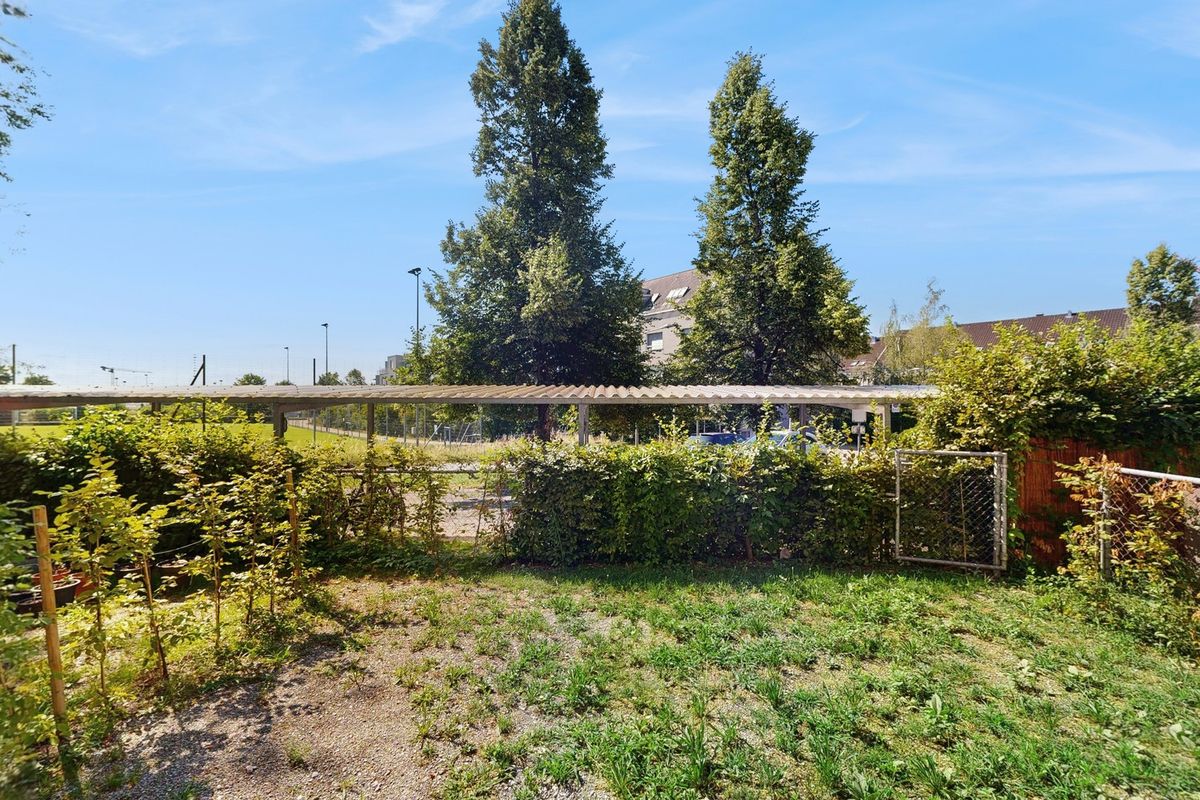 Moderne 2.5-Zimmer-Wohnung mit Mietgarten und Holzterrasse in Zürich-Schwamendingen - 7
