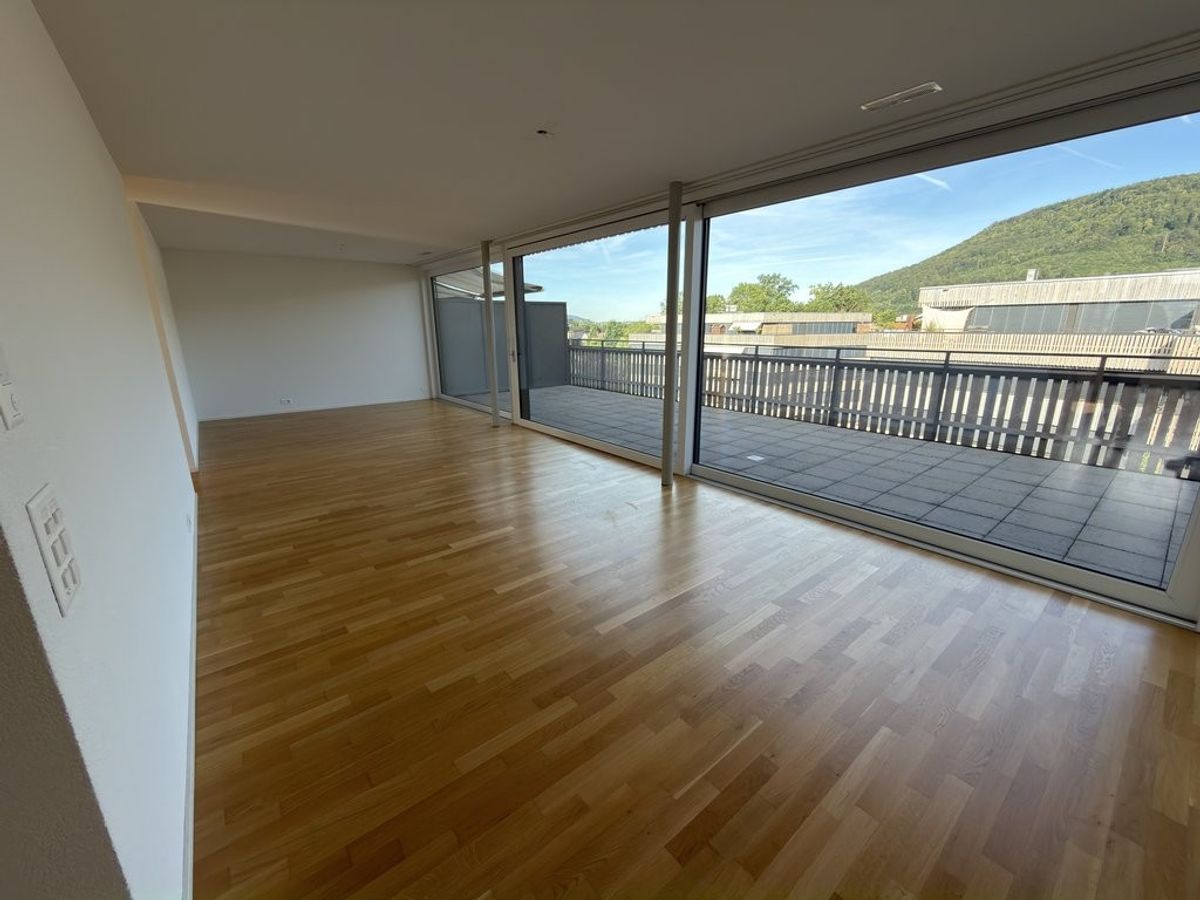 Modernes Wohnen mit grossem Balkon - 0