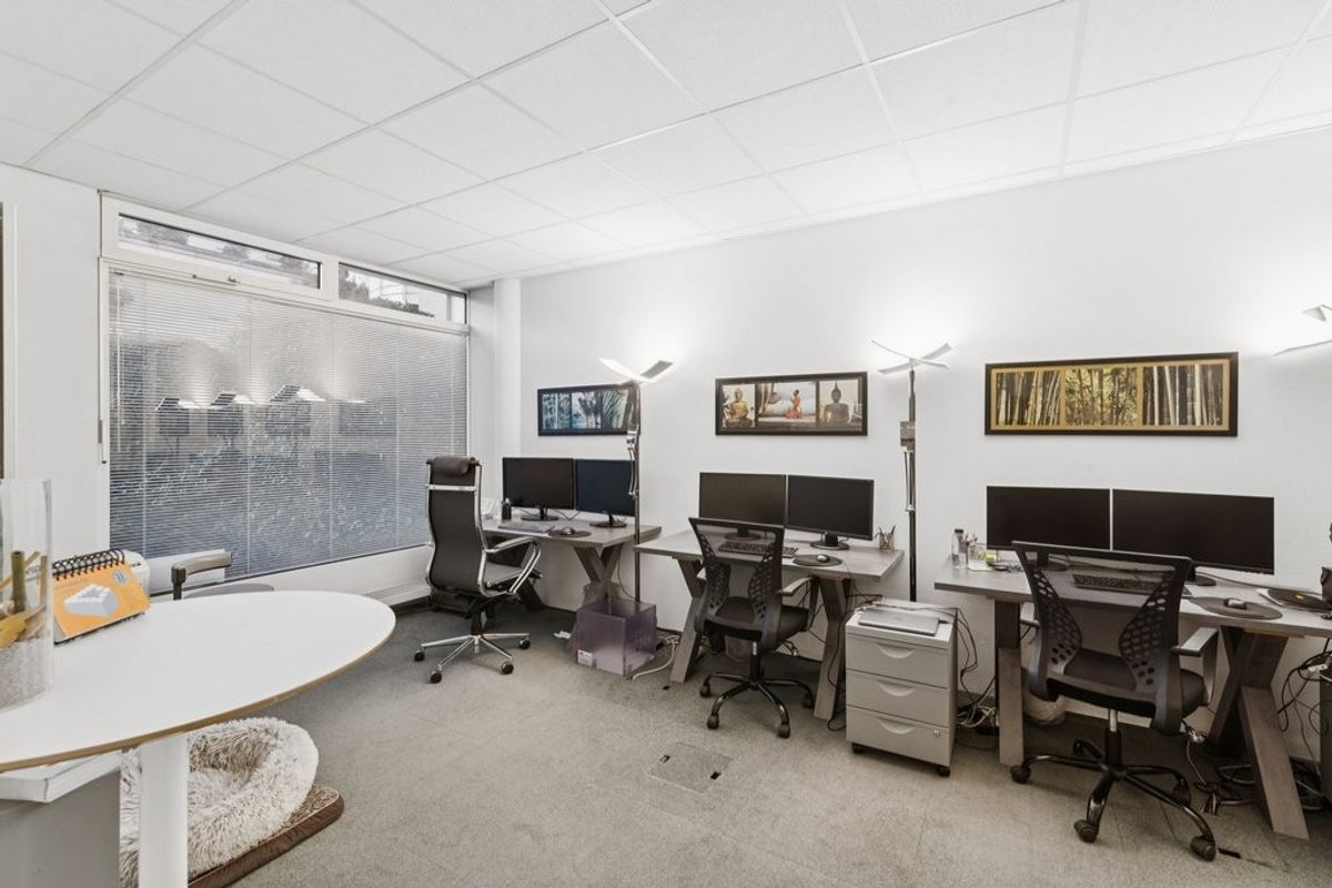 A saisir ! Superbe surface de bureau lumineuse dans bâtiment mixte - 1
