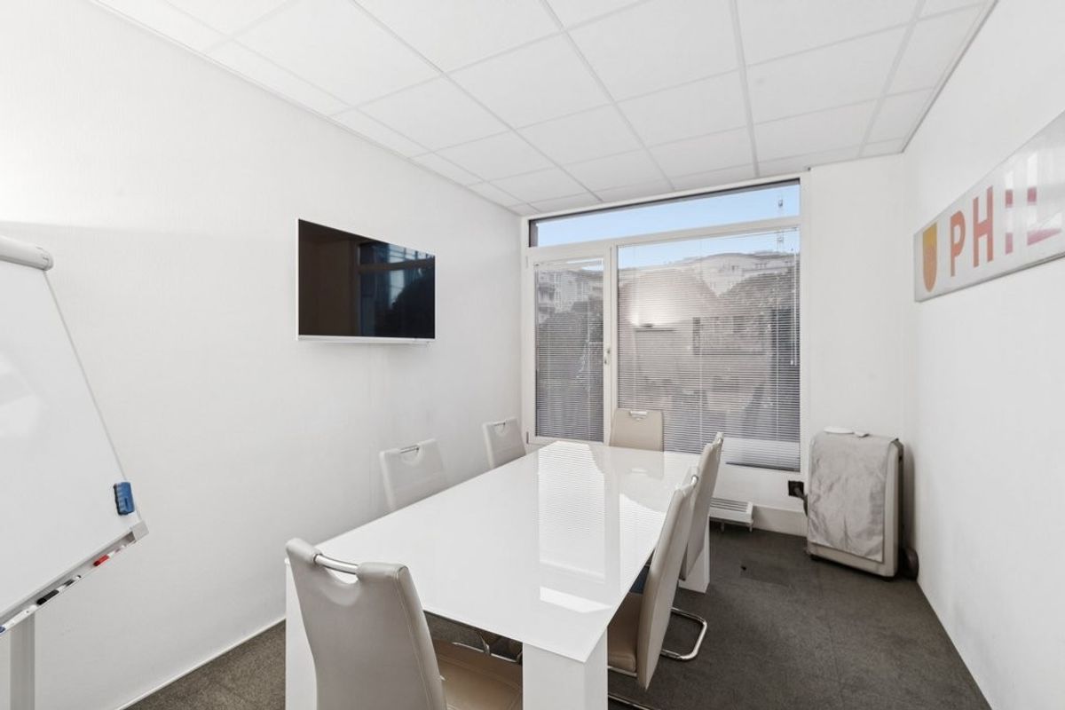 A saisir ! Superbe surface de bureau lumineuse dans bâtiment mixte - 4