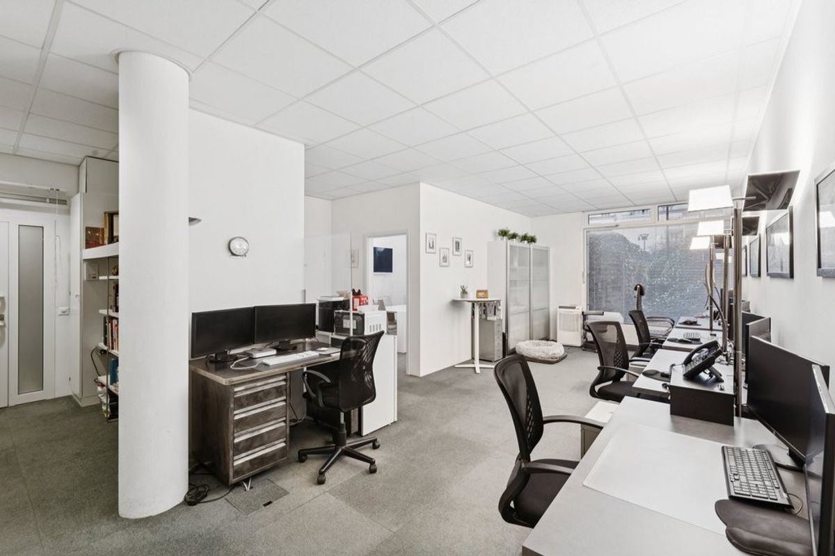 A saisir ! Superbe surface de bureau lumineuse dans bâtiment mixte - 6