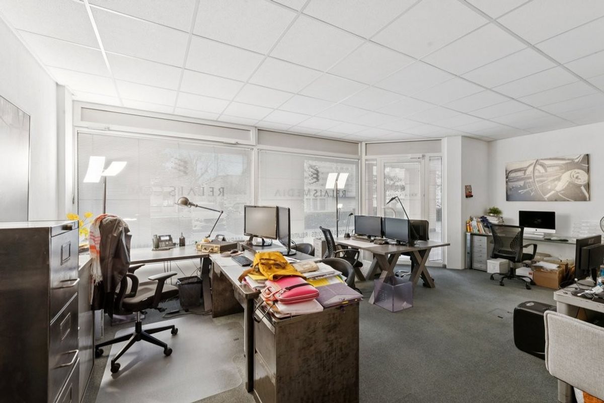 A saisir ! Superbe surface de bureau lumineuse dans bâtiment mixte - 7