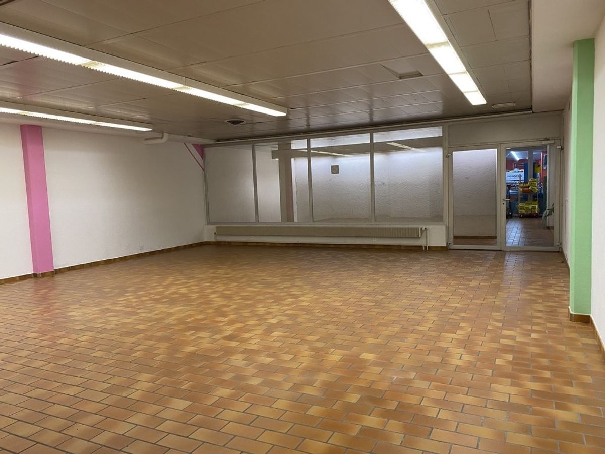 Local commercial situé dans le Centre Commercial de Montolieu - 3