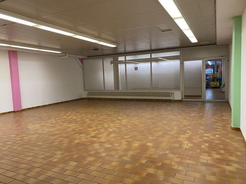 Local commercial situé dans le Centre Commercial de Montolieu - 4