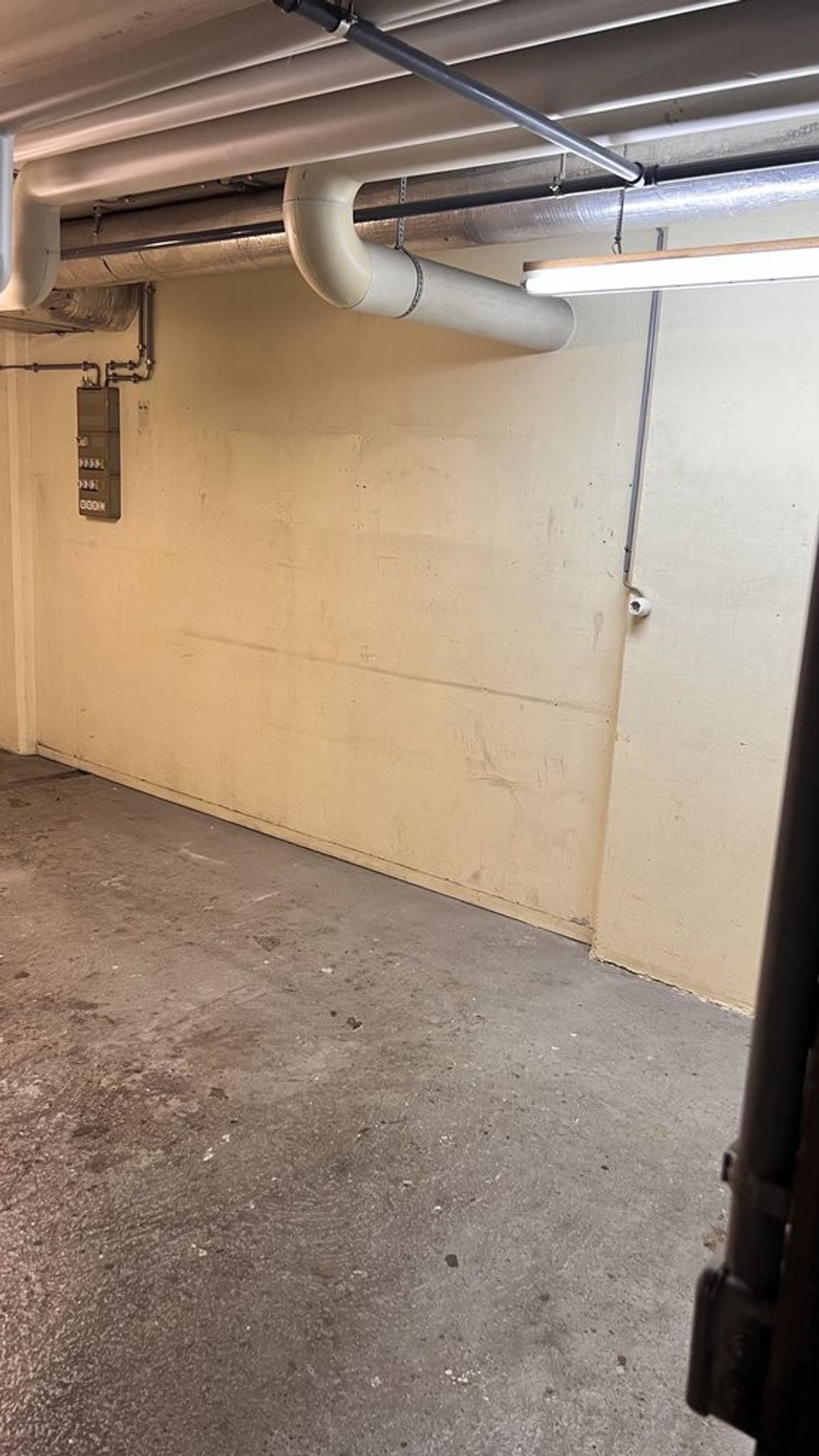 Dépôt de 5 a 27m2 sous-sol accès en voiture et place de livraison - 2