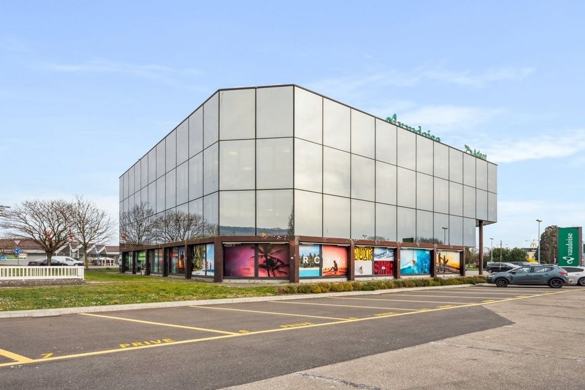 Magnifique bureaux à proximité des axes autoroutiers ! - 0