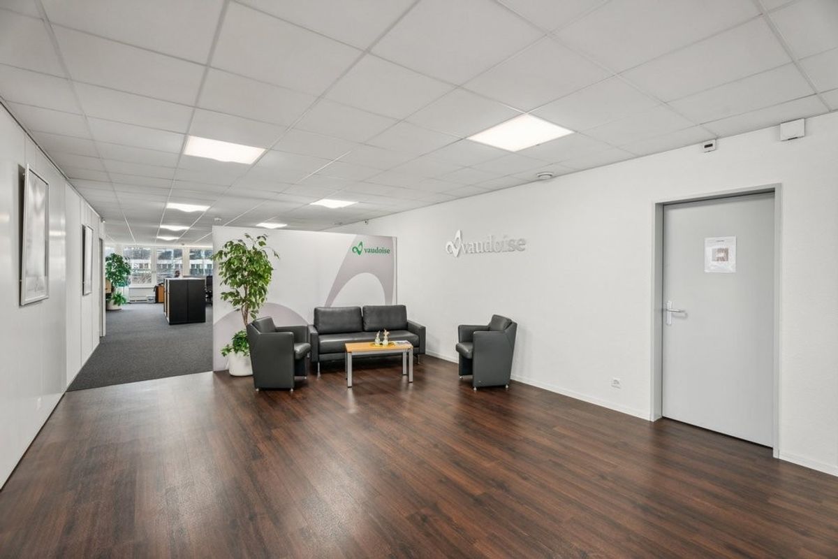 Magnifique bureaux à proximité des axes autoroutiers ! - 1