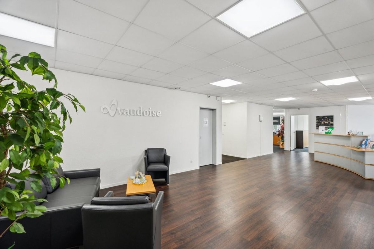 Magnifique bureaux à proximité des axes autoroutiers ! - 3