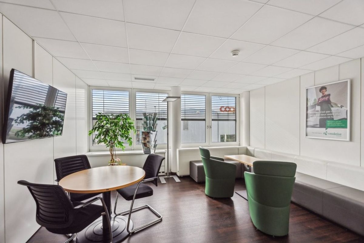 Magnifique bureaux à proximité des axes autoroutiers ! - 7