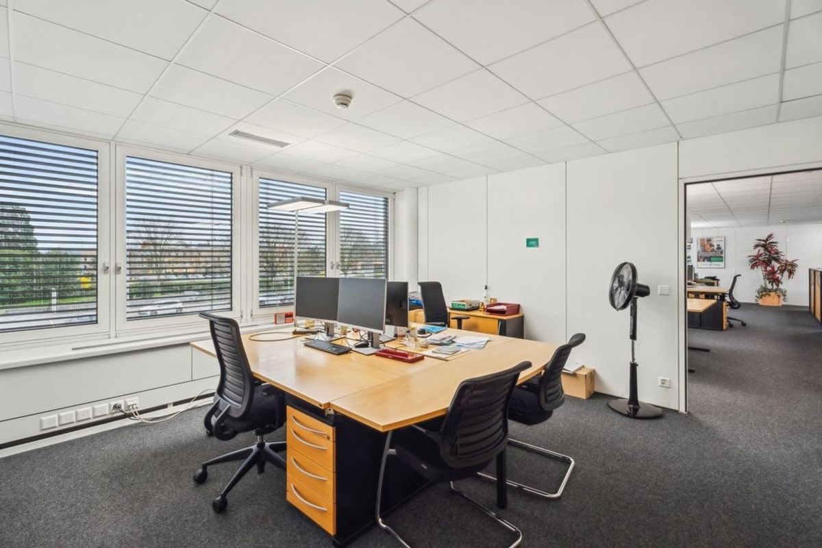 Magnifique bureaux à proximité des axes autoroutiers ! - 9