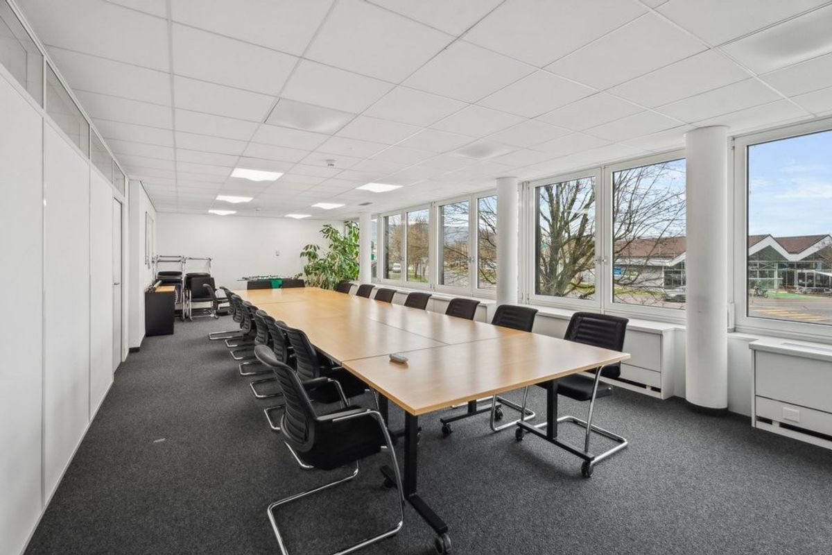 Magnifique bureaux à proximité des axes autoroutiers ! - 10