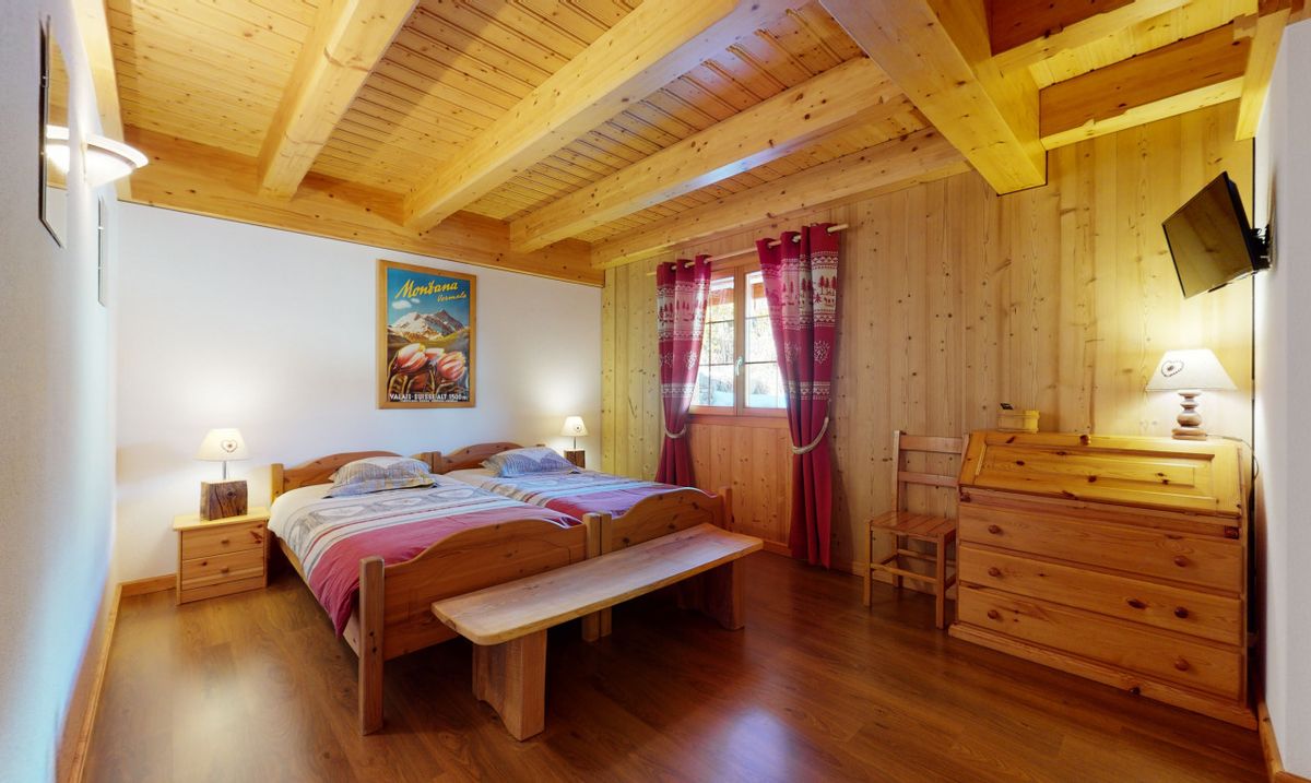 Chalet with Panoramic Mountain Views near Crans-Montana - 4