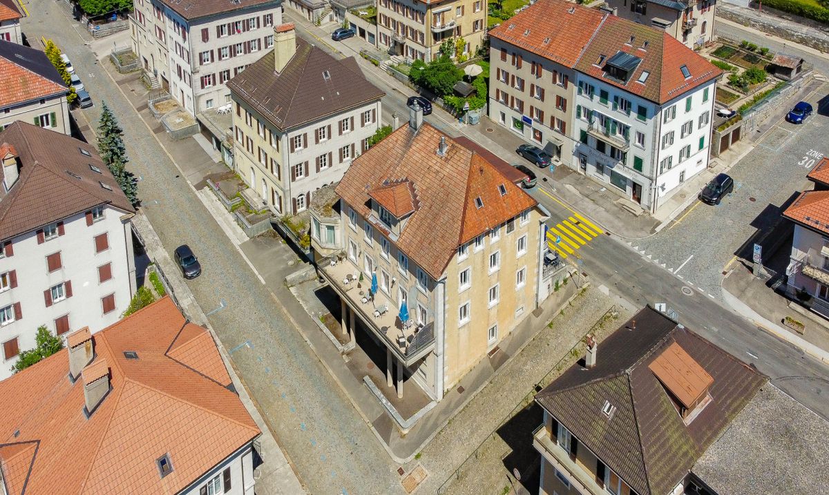 Beautiful commercial building with guest rooms, bar and kiosk - 11