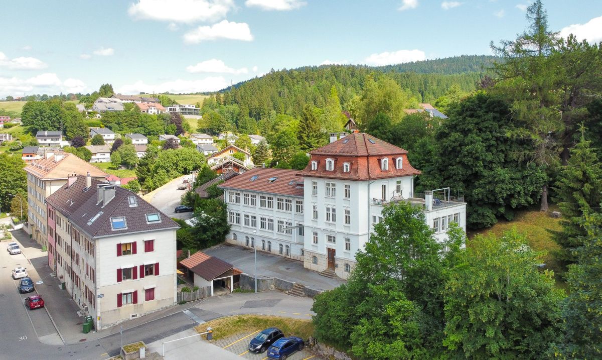 Unique! Mixed-use rental building with high conversion potential - 1