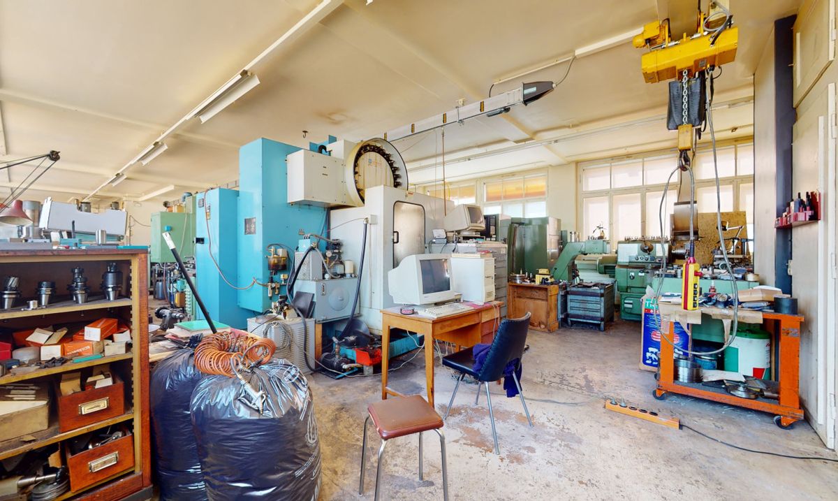 Unique! Mixed-use rental building with high conversion potential - 11