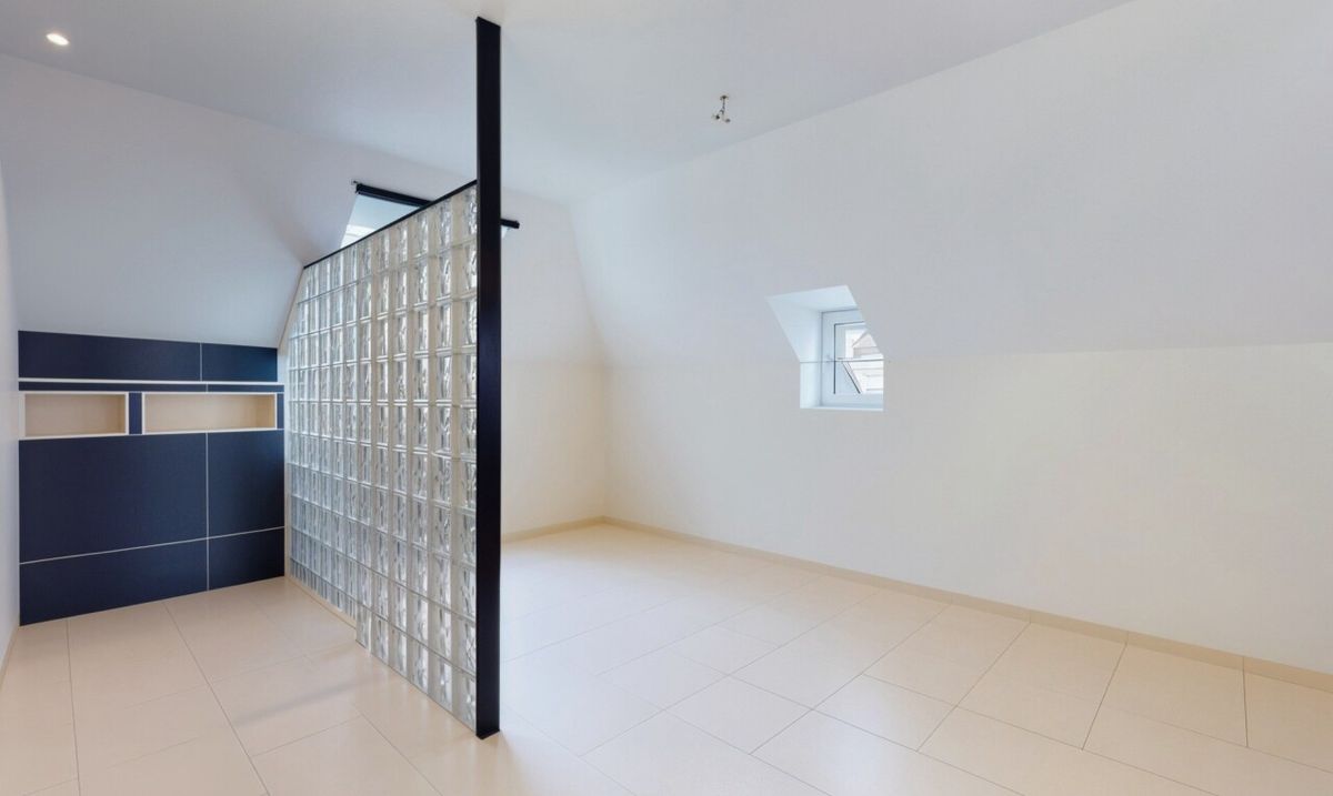 Exceptional Opportunity - Fully Renovated Penthouse in Downtown - 7