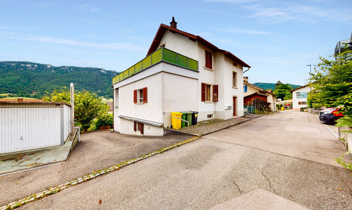 Investment property | 13 garages | and Building land ! - 1