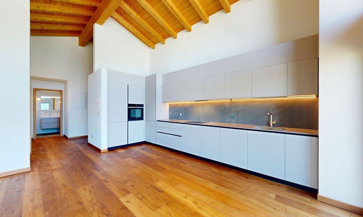 Just five minutes from Leuk, discover this stunning 4.5-room apartment - 4
