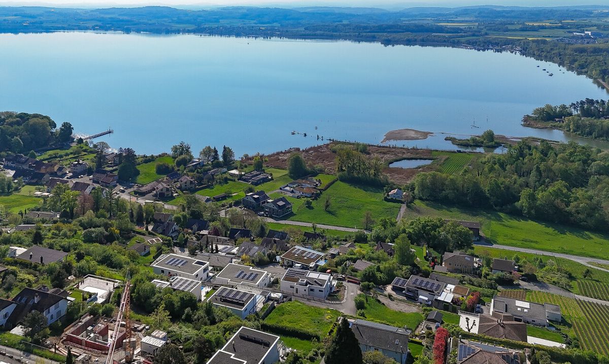 Architect-designed villa with panoramic views of the lake and mountain - 3