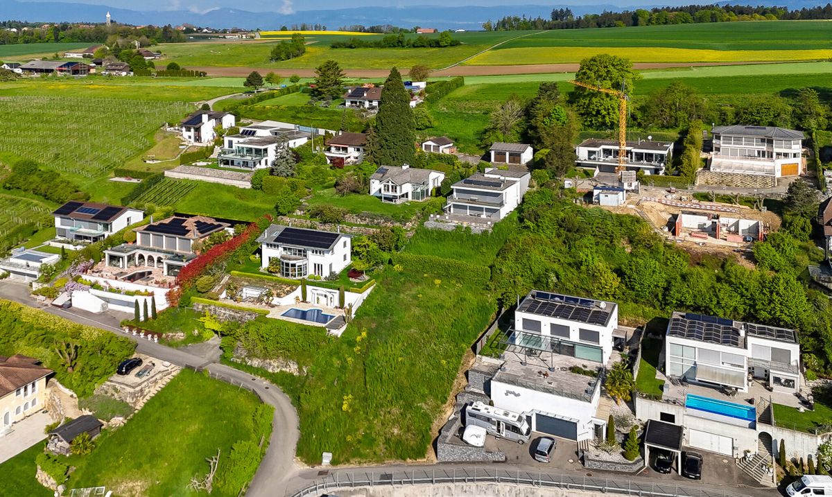Architect-designed villa with panoramic views of the lake and mountain - 8