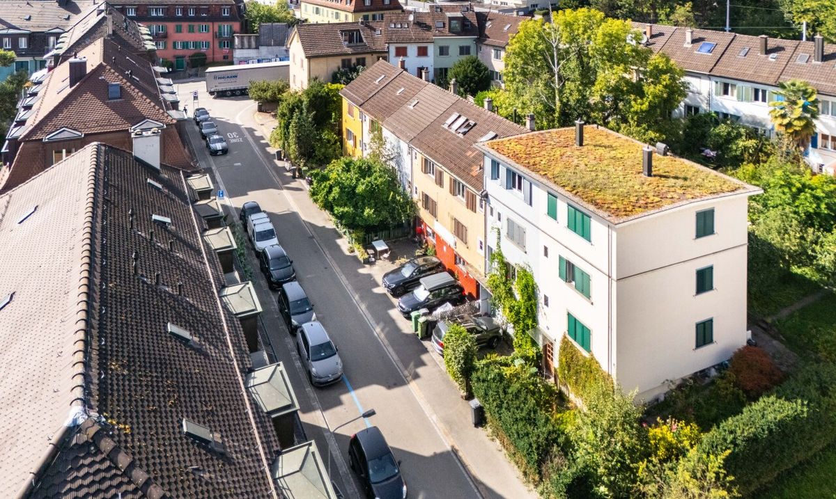 Zurich-Wipkingen: Townhouse with untapped value potential - 0