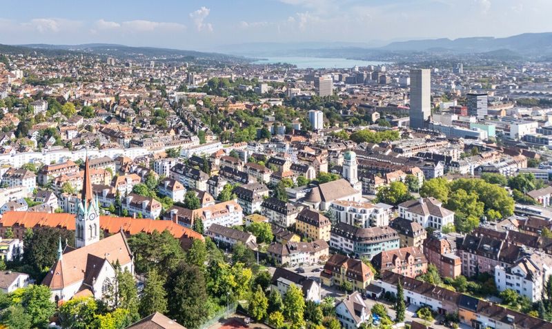 Zurich-Wipkingen: Townhouse with untapped value potential - 7