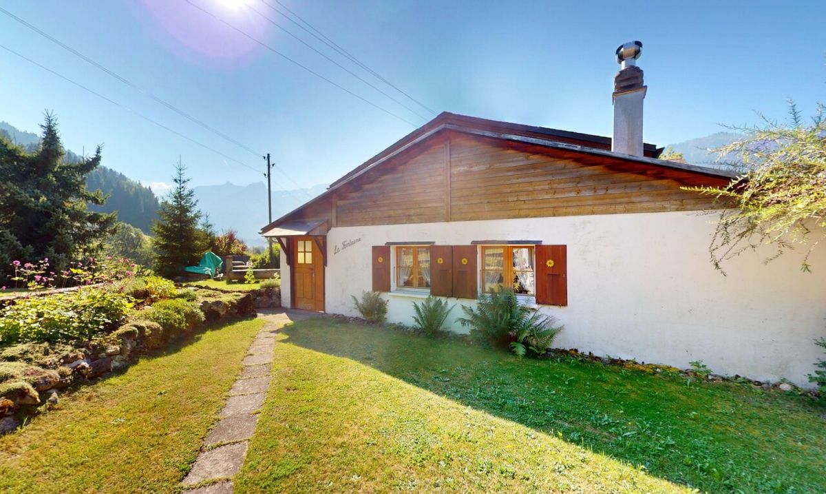 Bright chalet with stunning mountain views and private garden - 2