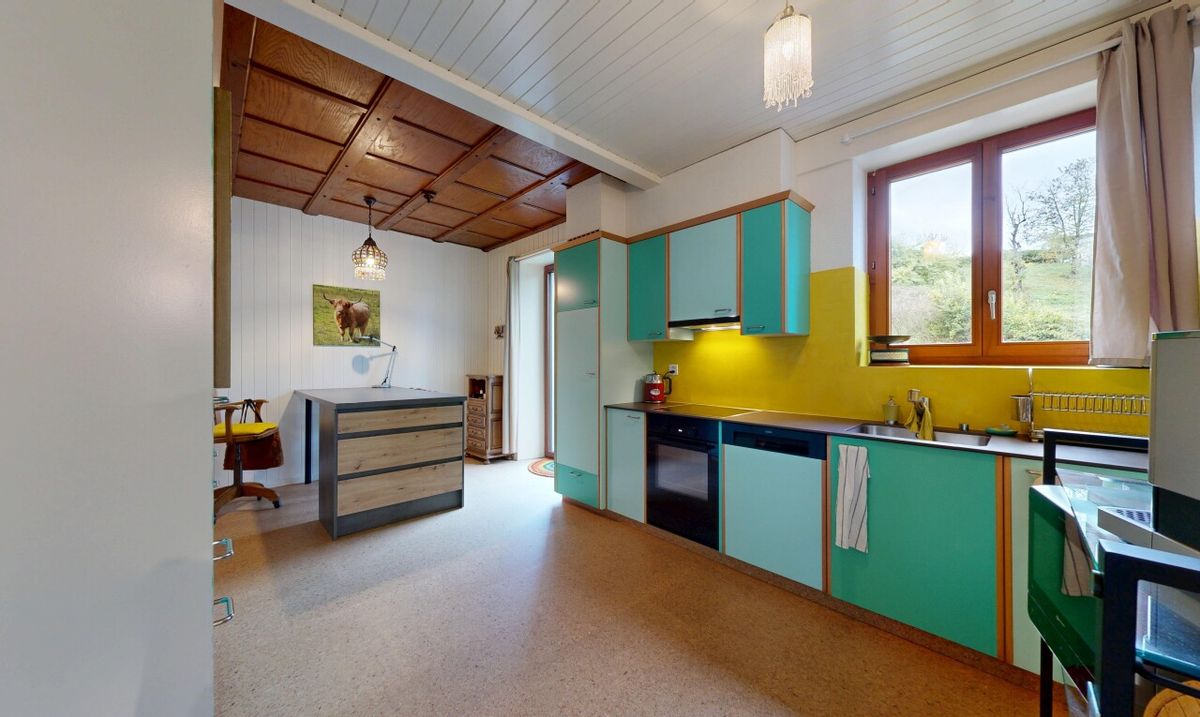 Unique fully renovated family home with garden and private garage - 1
