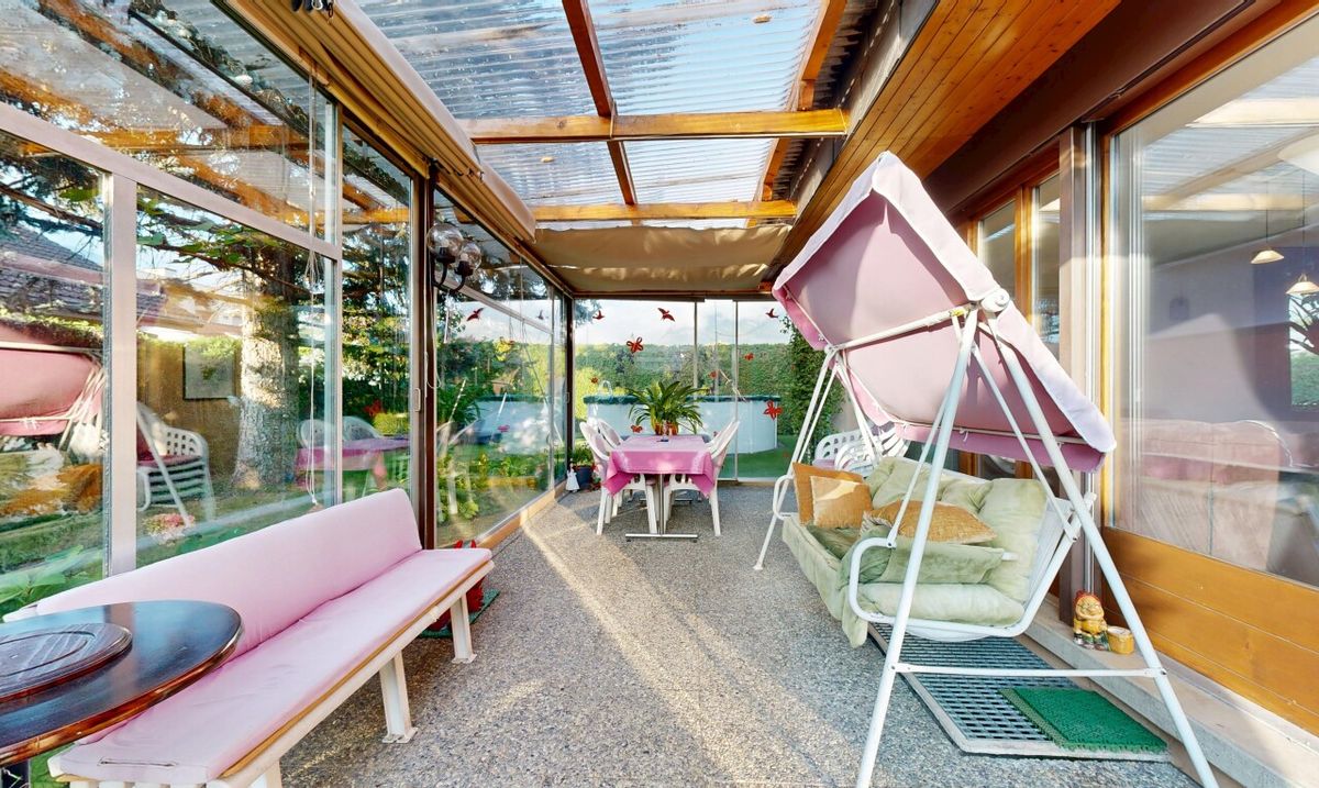 Bright Family Home with Garden - 7
