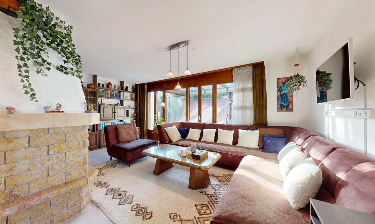 Bright Family Home with Garden - 8