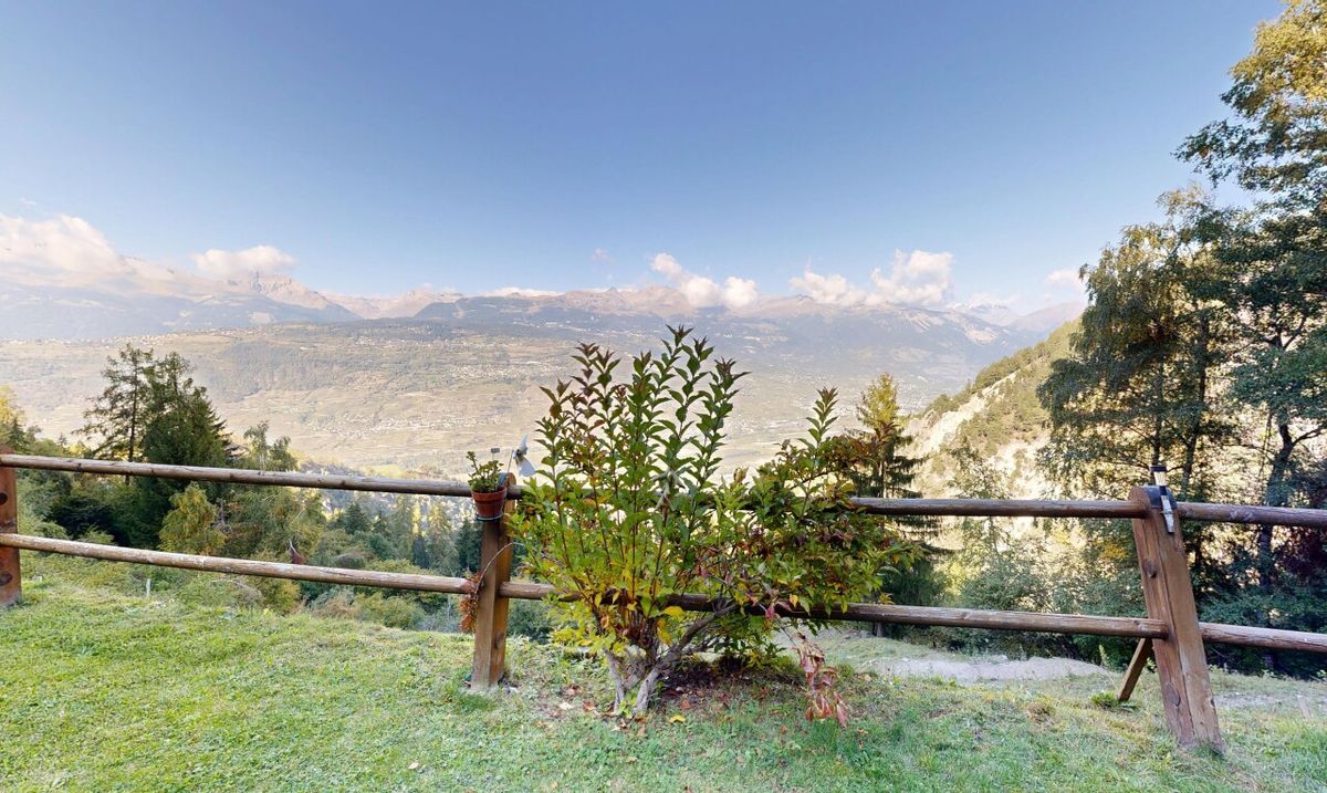 Charming chalet in excellent condition in Grône - 4