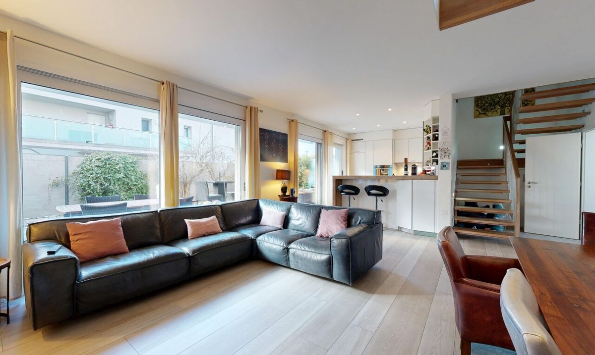 Bright triplex villa with high-end finishes - 1