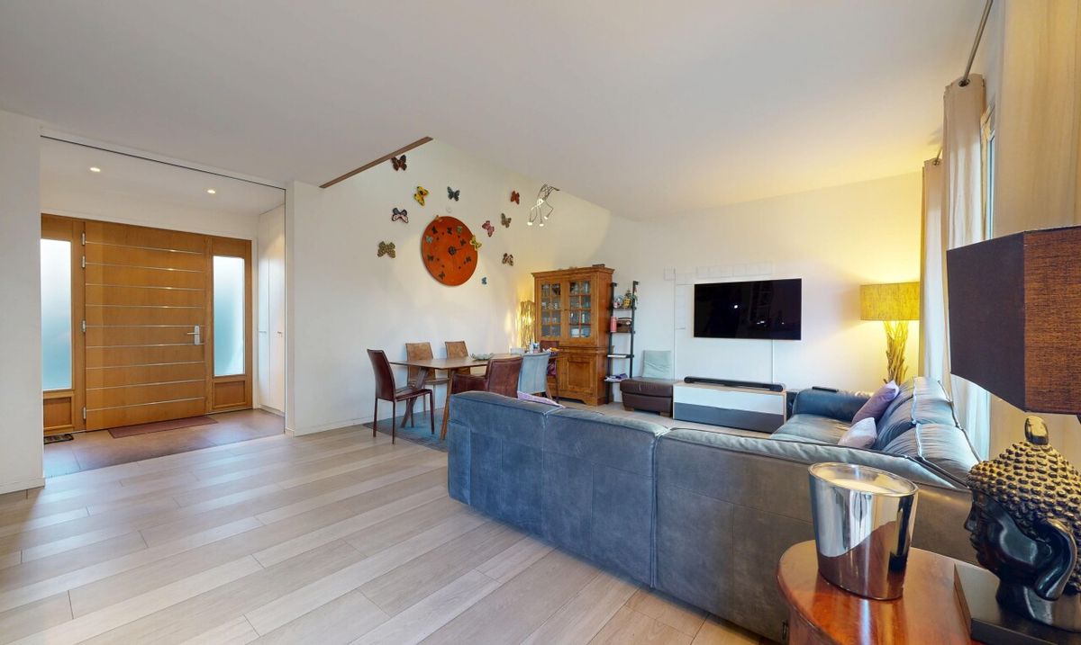 Bright triplex villa with high-end finishes - 3
