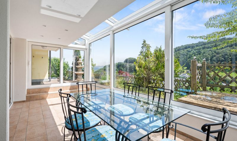 Exklusives Wohnen mit Garten, Wintergarten und Weitsicht - 5