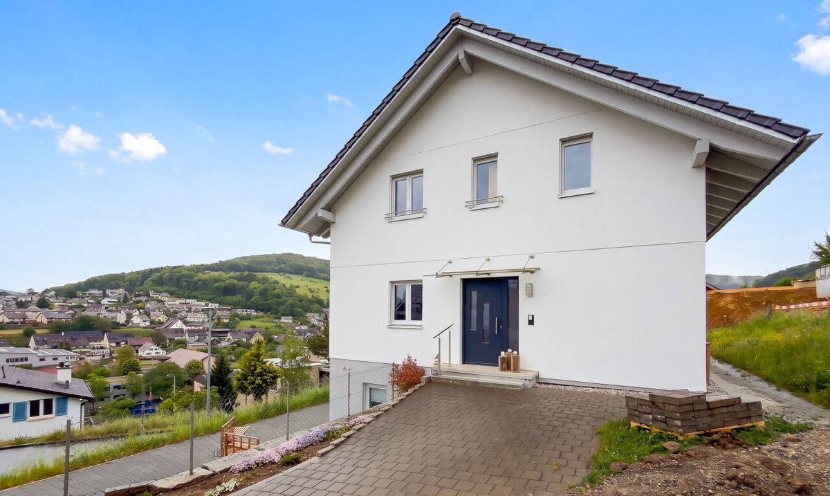 Einfamilienhaus mit Einliegerwohnung in Zeiningen - 0