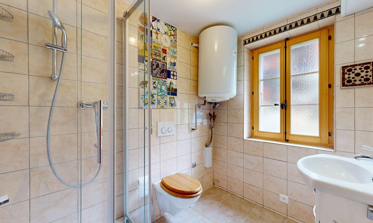 Stunning Duplex Apartment with Rental Potential - 8