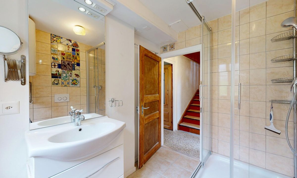 Stunning Duplex Apartment with Rental Potential - 9