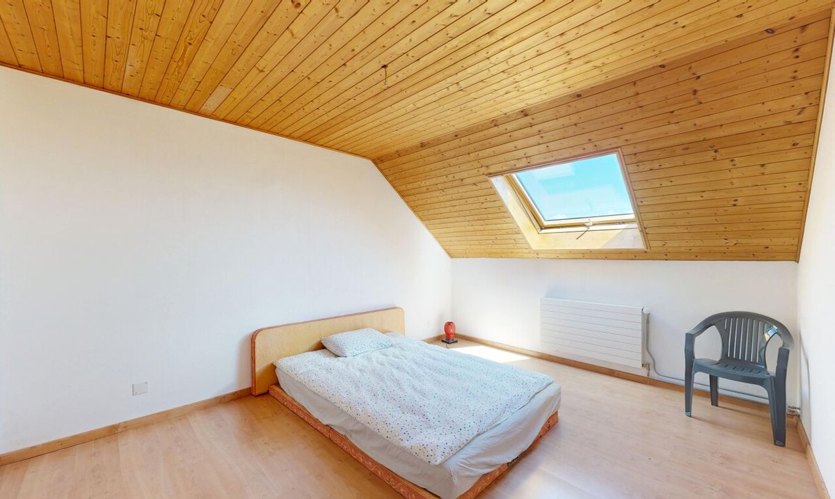 Charming house with 3 apartments, a garden and views – great potential - 9