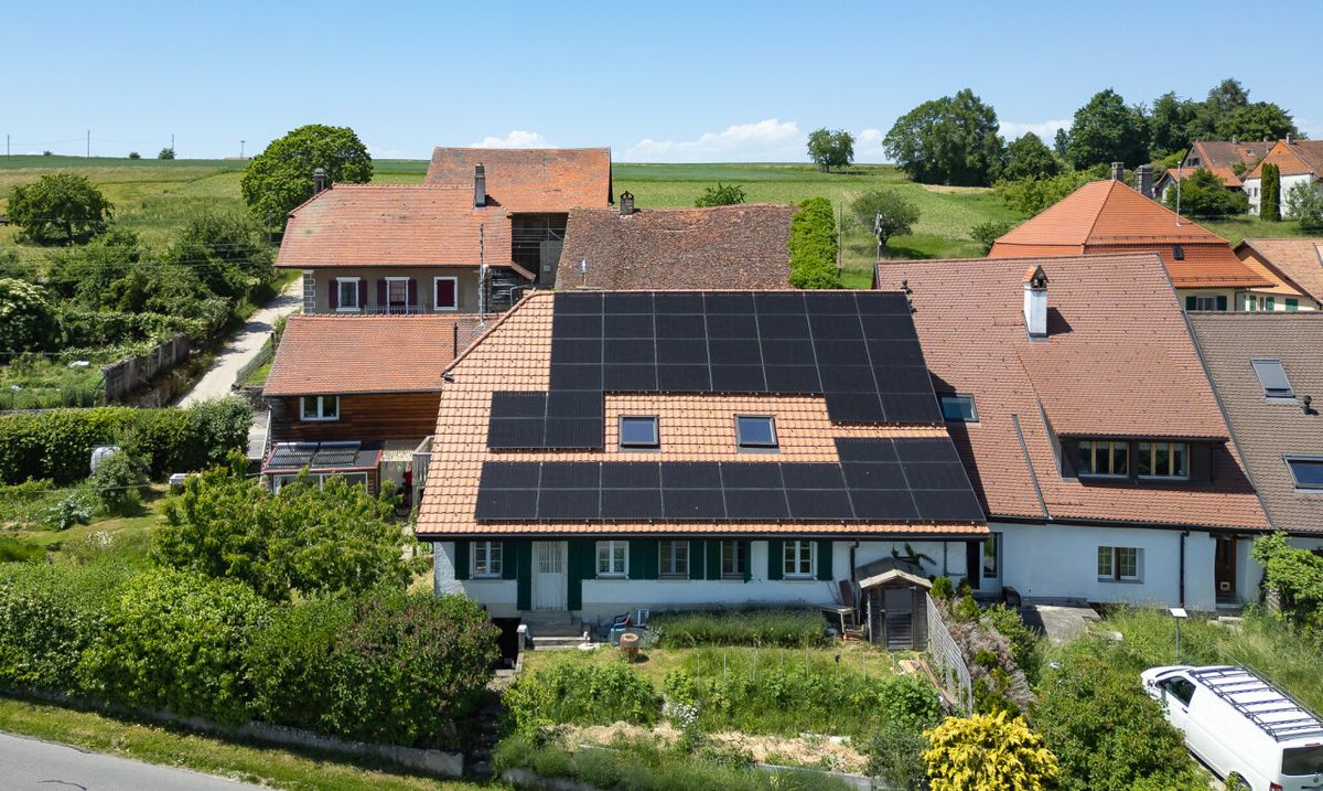 Charming house with 3 apartments, a garden and views – great potential - 1