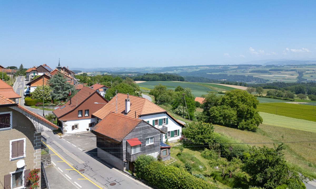 Charming house with 3 apartments, a garden and views – great potential - 3