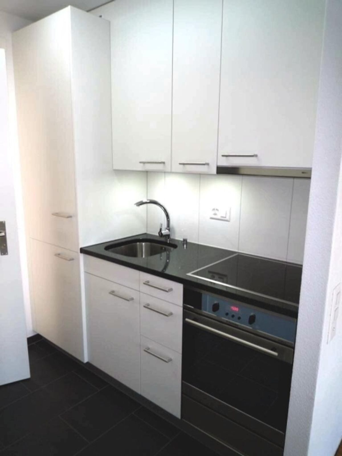 Moderne 1-ZW à 25 m² zuoberst im 3. OG mit Balkon - 1