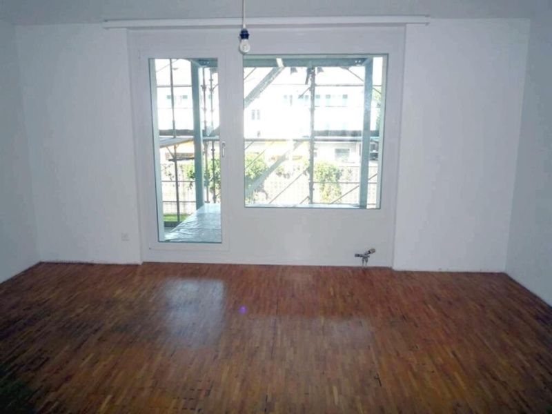 Moderne 1-ZW à 25 m² zuoberst im 3. OG mit Balkon - 5