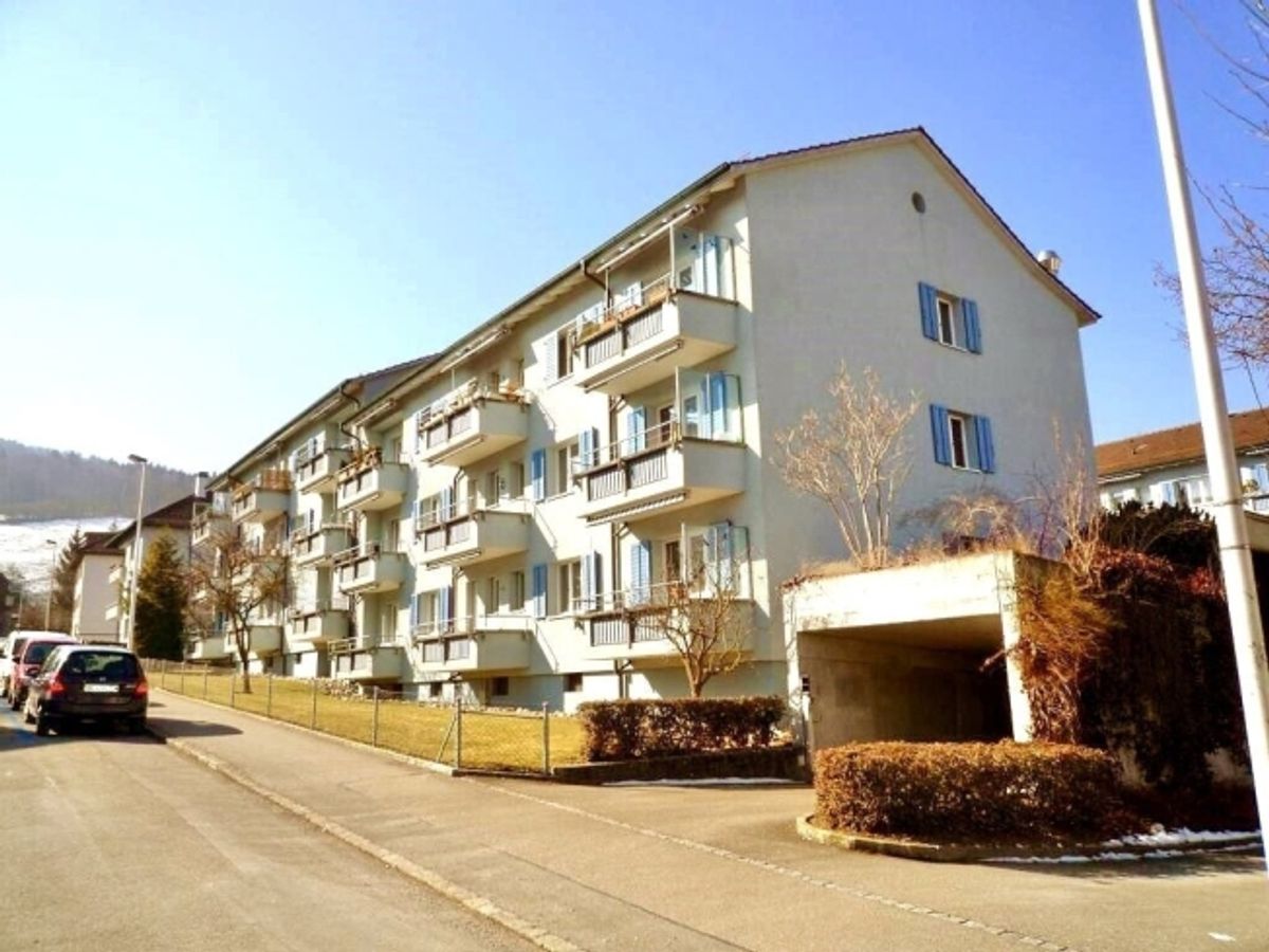 1-ZW à 33 m² zuoberst im 2. OG mit Balkon - 0