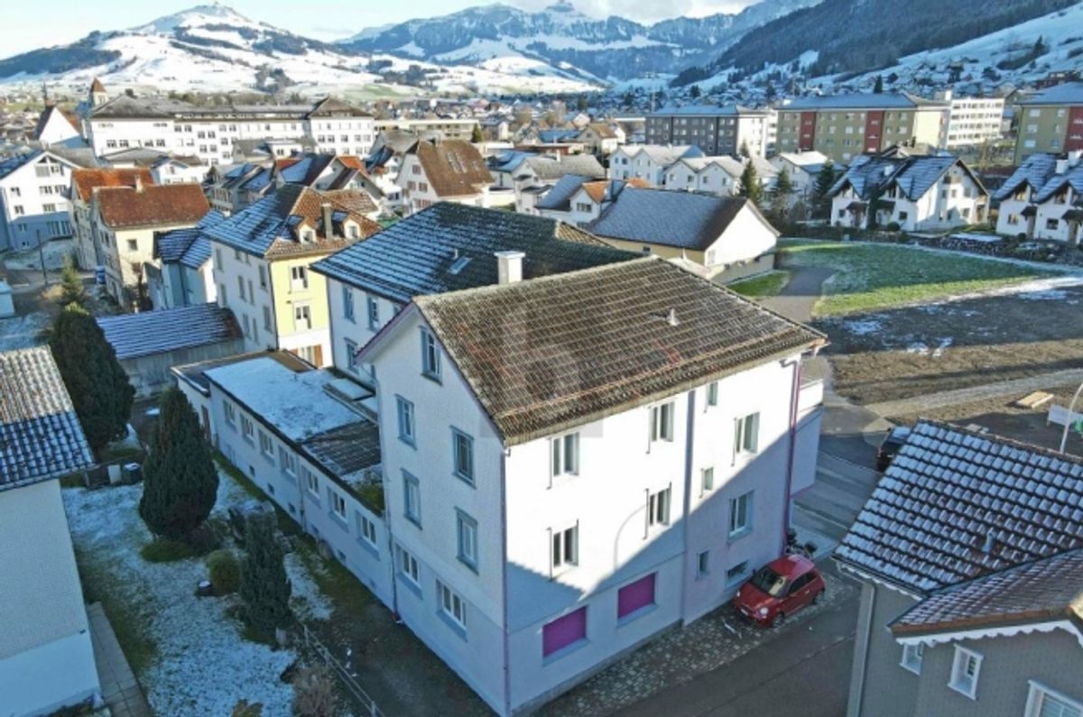 ARBEITSFLÄCHE AN ZENTRALER LAGE - 2