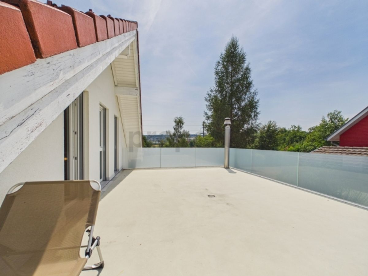 Unverbaubare Aussicht ins Grüne, Minergie-Standard und grosser, terrassierter Garten - 11