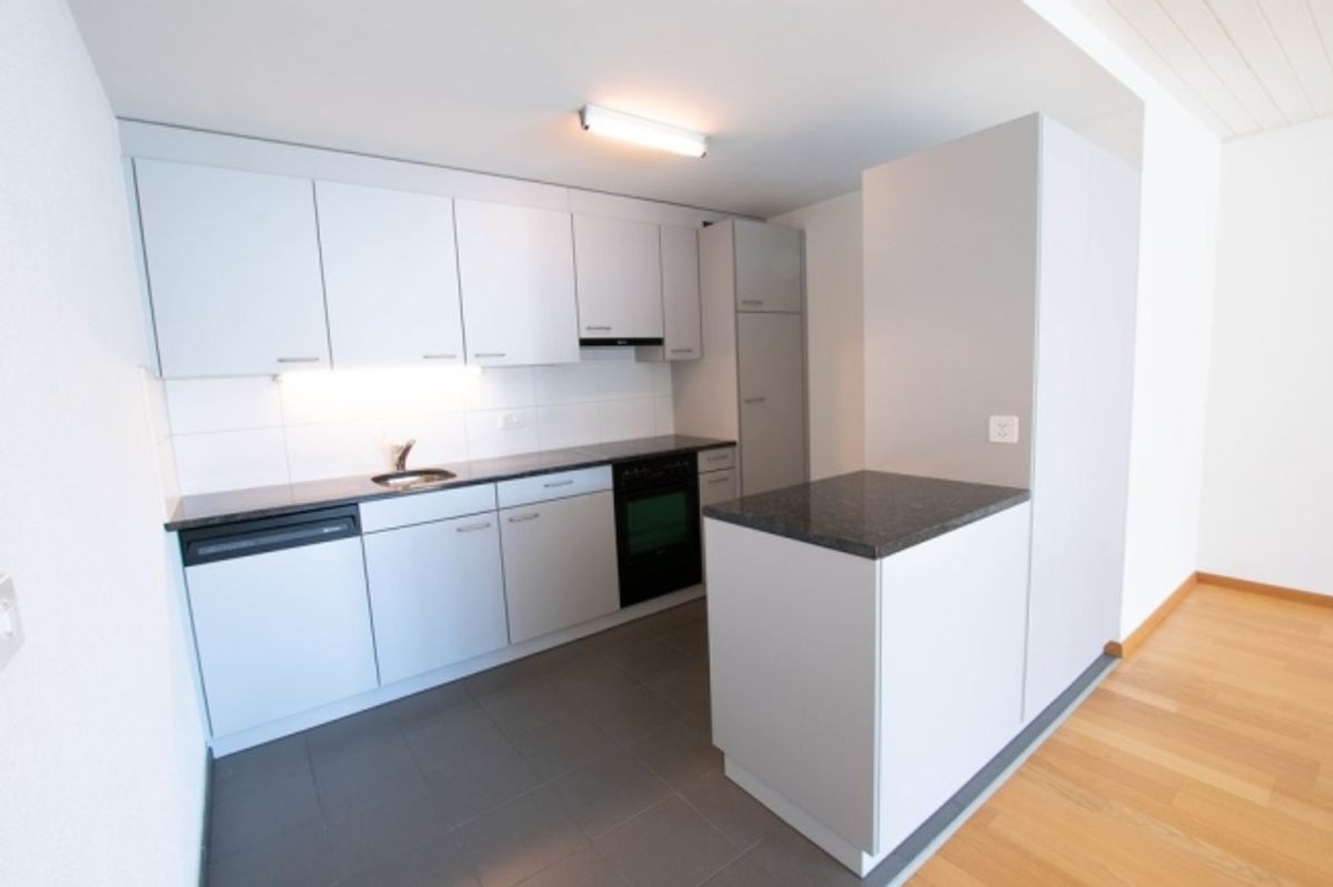 Familienfreundliche 5.5 Zimmerwohnung zu vermieten - 2
